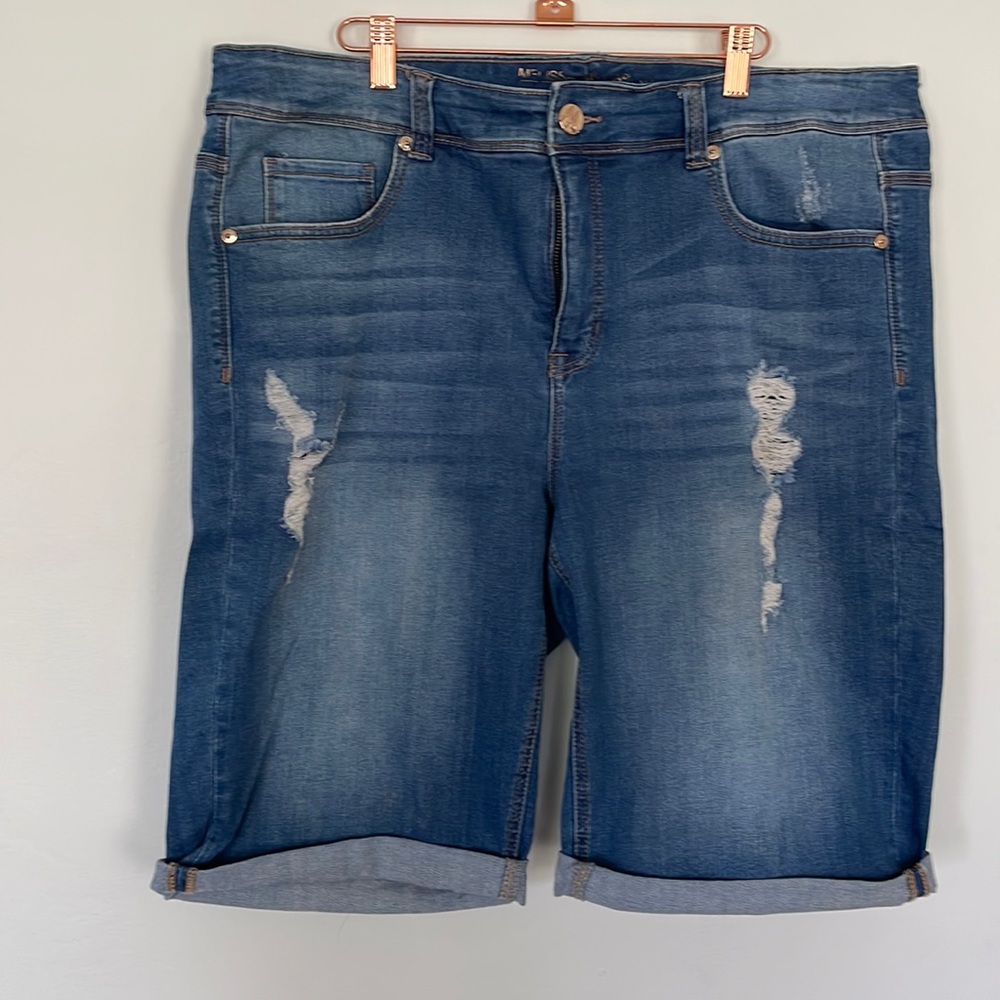 Melissa McCarthy Seven7 stretch distressed jean shorts Size 18W